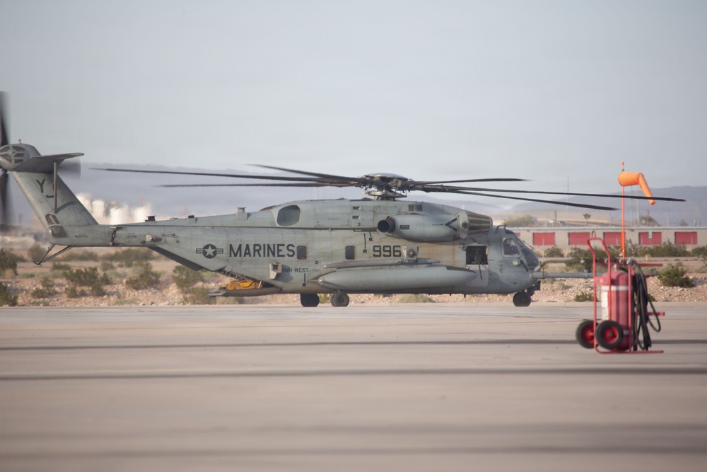 HMH-465 conducts DFT flight