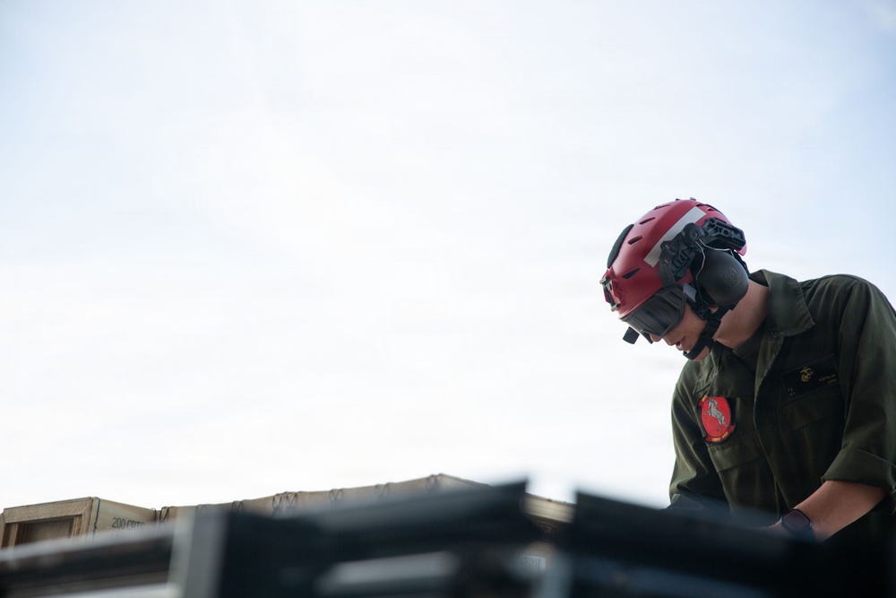 HMH-465 conducts DFT flight