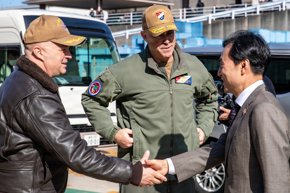 George Washington Sailors host Republic of Korea Minister of National Defense