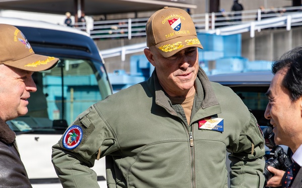 George Washington Sailors host Republic of Korea Minister of National Defense