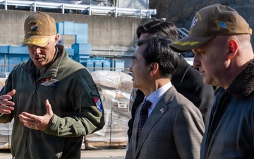 George Washington Sailors host Republic of Korea Minister of National Defense