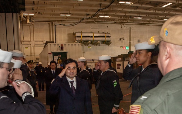George Washington Sailors host Republic of Korea Minister of National Defense