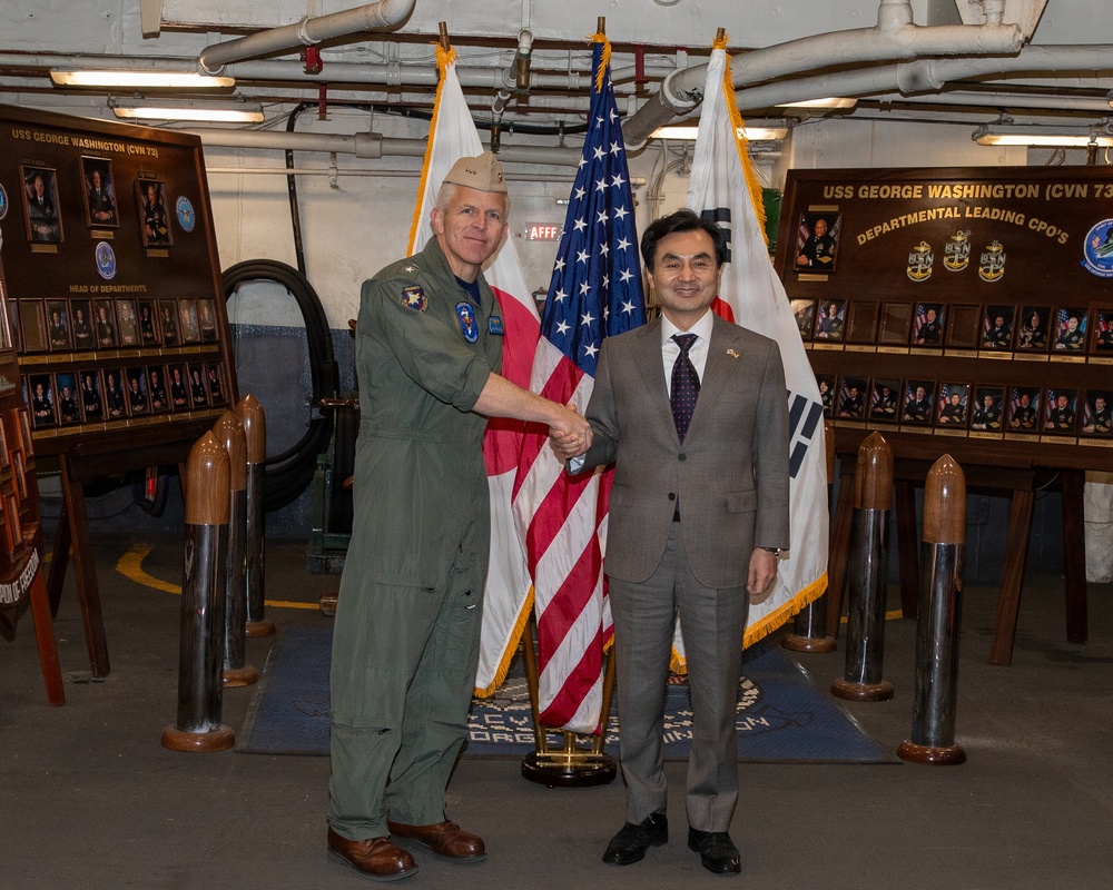 George Washington Sailors host Republic of Korea Minister of National Defense