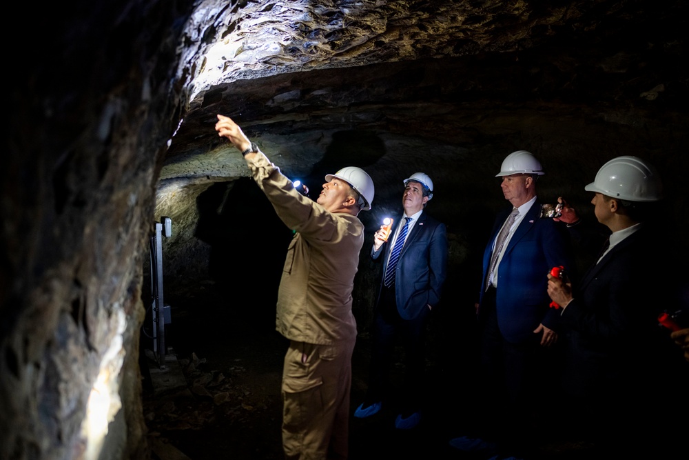 Deputy Secretary of State for Management and Resources, Michael J. Rigas tours DESRON 15 command caves