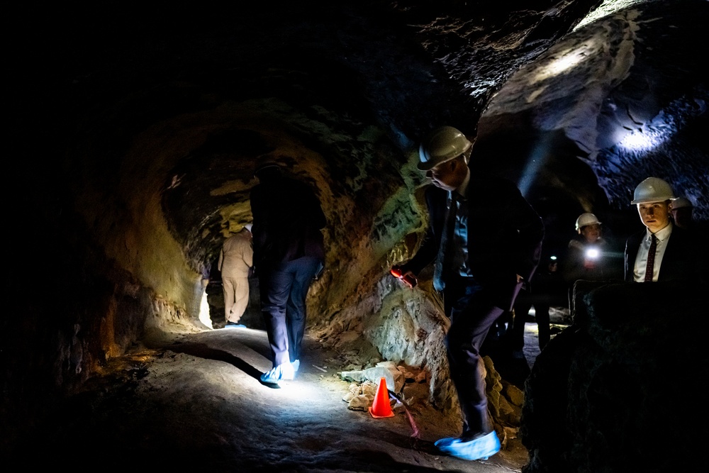 Deputy Secretary of State for Management and Resources, Michael J. Rigas tours DESRON 15 command caves