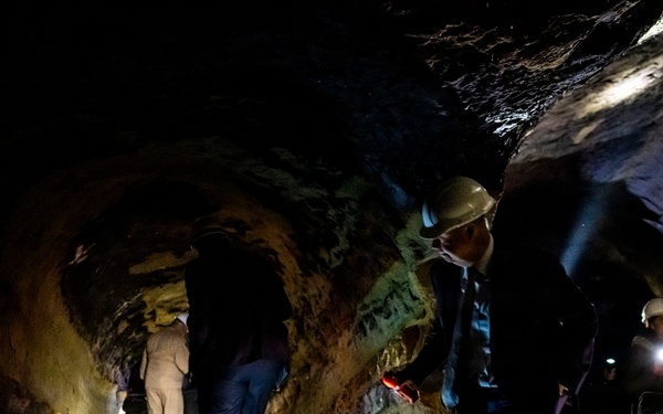 Deputy Secretary of State for Management and Resources, Michael J. Rigas tours DESRON 15 command caves
