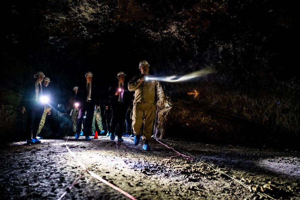 Deputy Secretary of State for Management and Resources, Michael J. Rigas tours DESRON 15 command caves