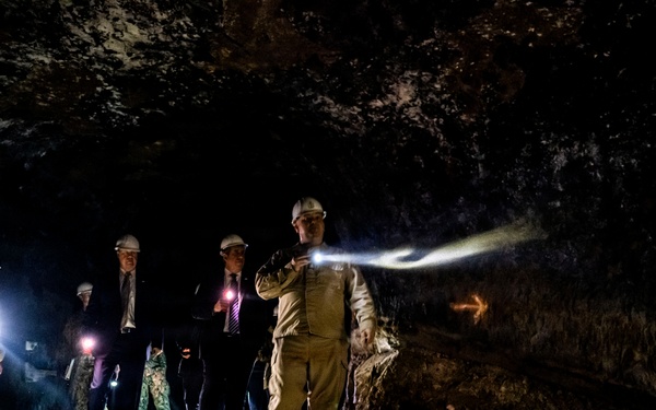 Deputy Secretary of State for Management and Resources, Michael J. Rigas tours DESRON 15 command caves