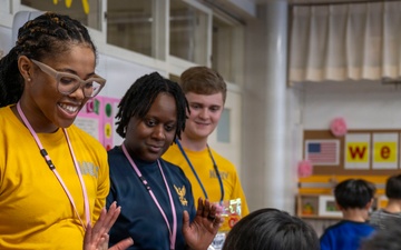 NAF Misawa Sailors Share English, Culture at Sapporo Jidokan