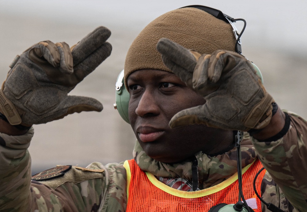 493rd FGS certifies 435th CRS in hot-pit refueling operations