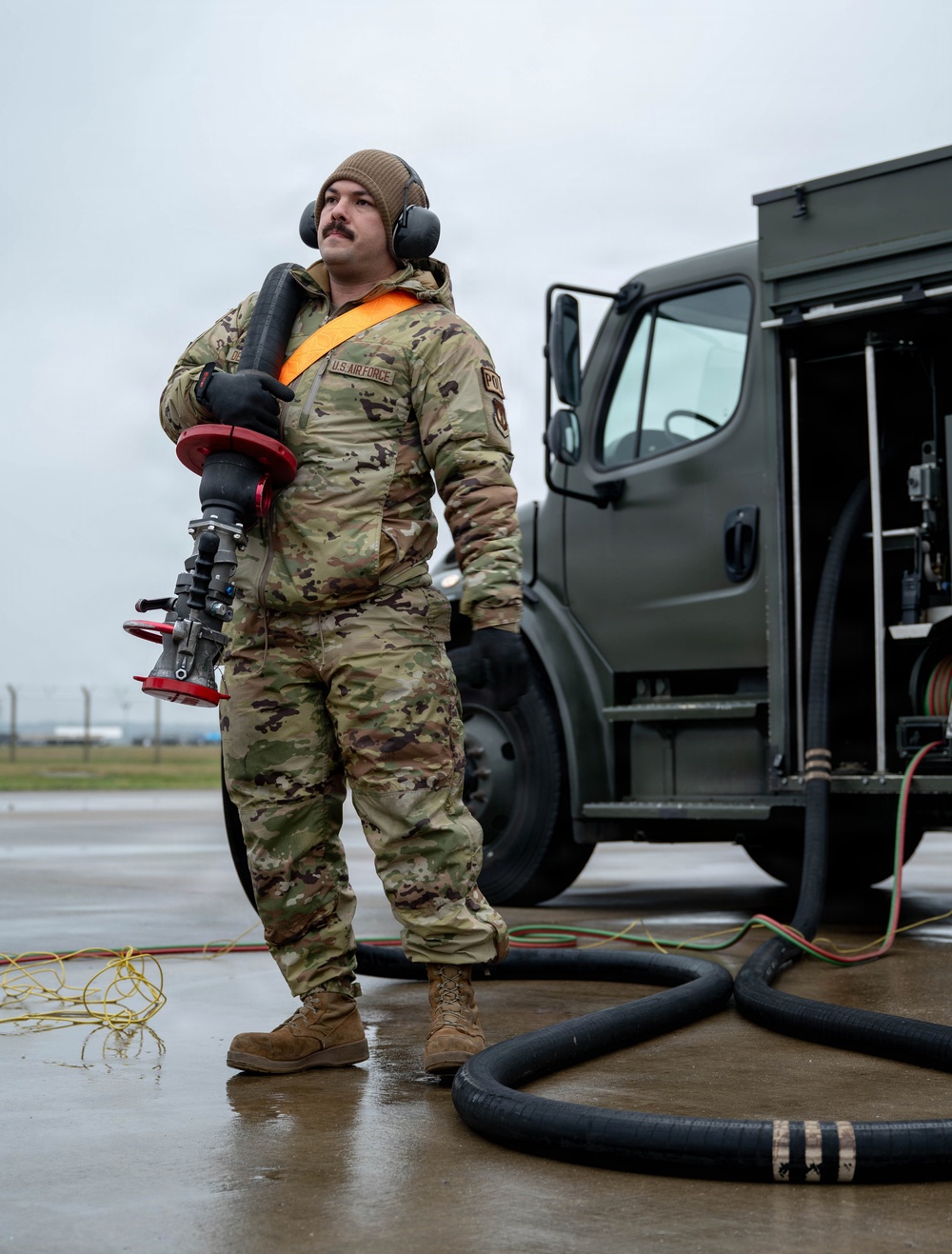 493rd FGS certifies 435th CRS in hot-pit refueling operations