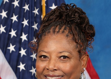 DeCA category merchandiser receives Pet Insight’s 2025 Leading Retail Pet Executive Award