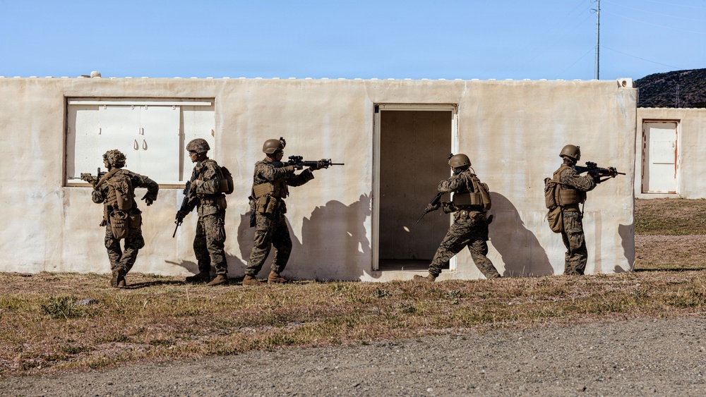1st Intelligence Battalion conducts MOUT training