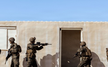 1st Intelligence Battalion conducts MOUT training