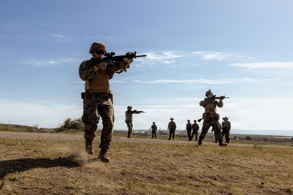 1st Intelligence Battalion conducts MOUT training