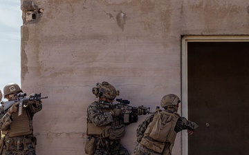 1st Intelligence Battalion conducts MOUT training