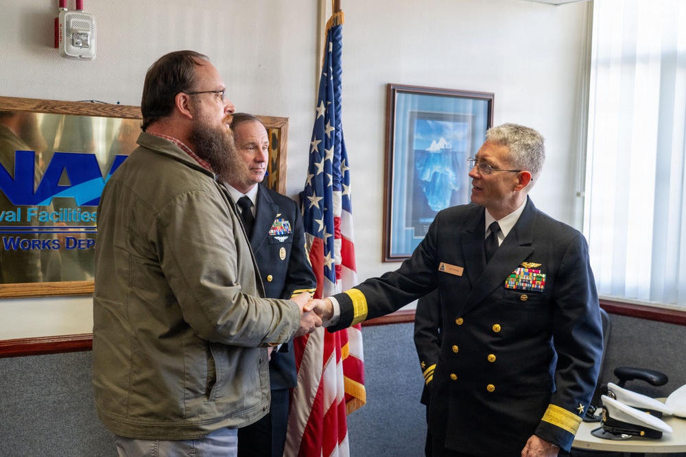 NAWCWD presents command coin to NAVFAC planner
