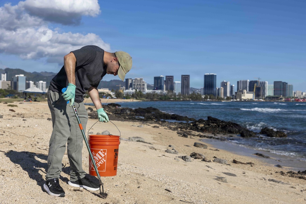 CNRH Volunteers with 808 Cleanups for Laulima Navy