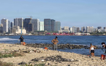 CNRH Volunteers with 808 Cleanups for Laulima Navy