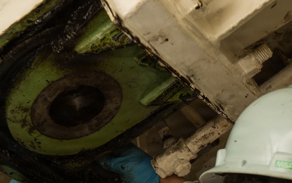 Ronald Reagan Sailors Conduct Maintenance