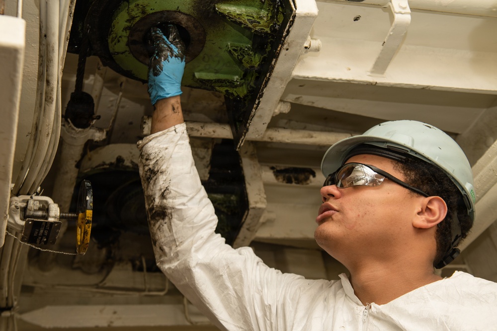 Ronald Reagan Sailors Conduct Maintenance