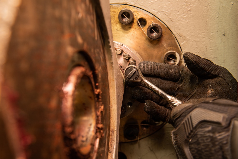 Ronald Reagan Sailors Conduct Maintenance