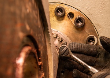 Ronald Reagan Sailors Conduct Maintenance