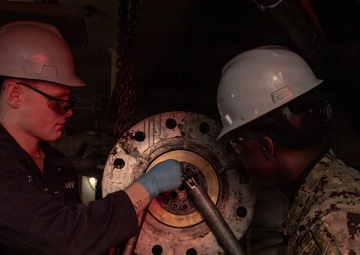 Ronald Reagan Sailors Conduct Maintenance