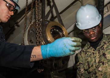 Ronald Reagan Sailors Conduct Maintenance