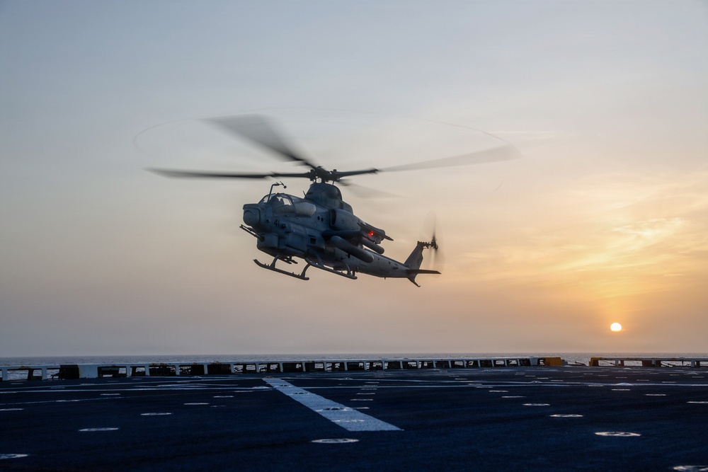 22nd MEU(SOC) | Flight Operations Aboard the USS Fort Lauderdale