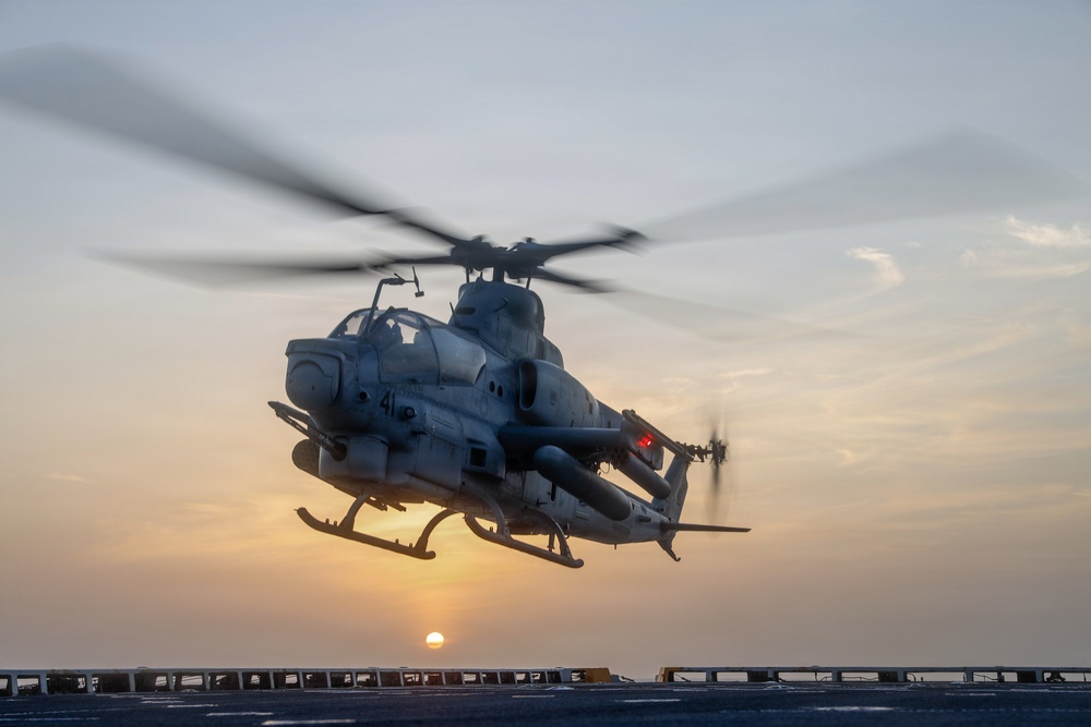 22nd MEU(SOC) | Flight Operations Aboard the USS Fort Lauderdale