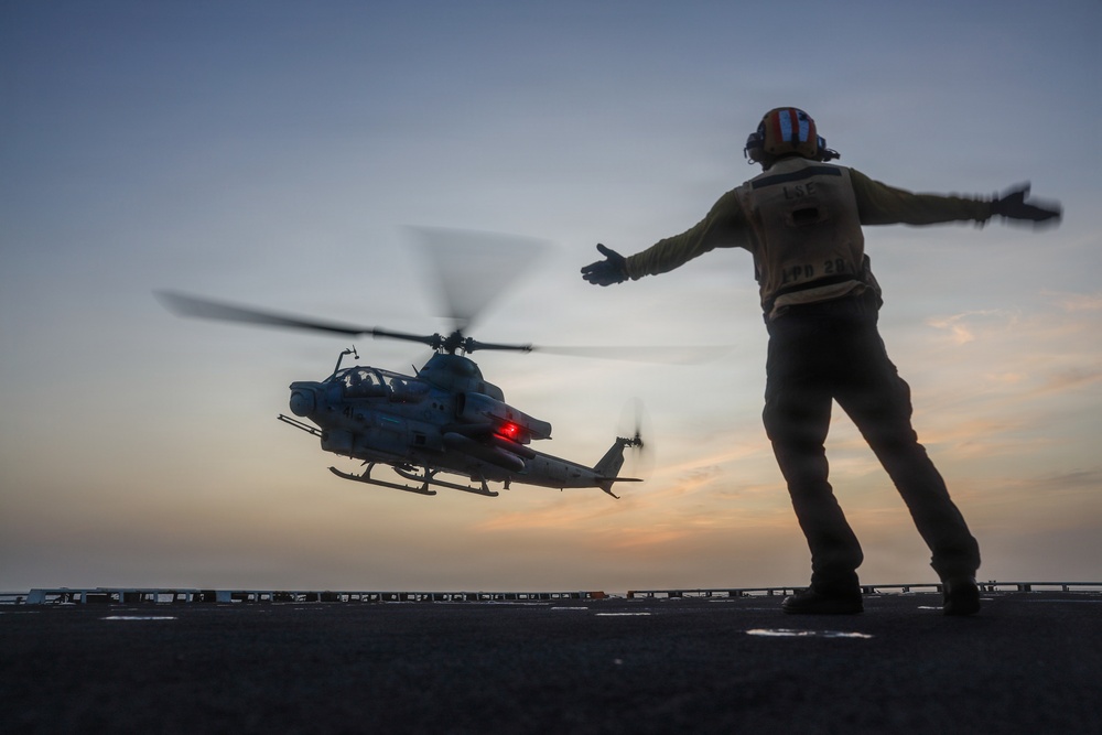 22nd MEU(SOC) | Flight Operations Aboard the USS Fort Lauderdale