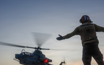 22nd MEU(SOC) | Flight Operations Aboard the USS Fort Lauderdale