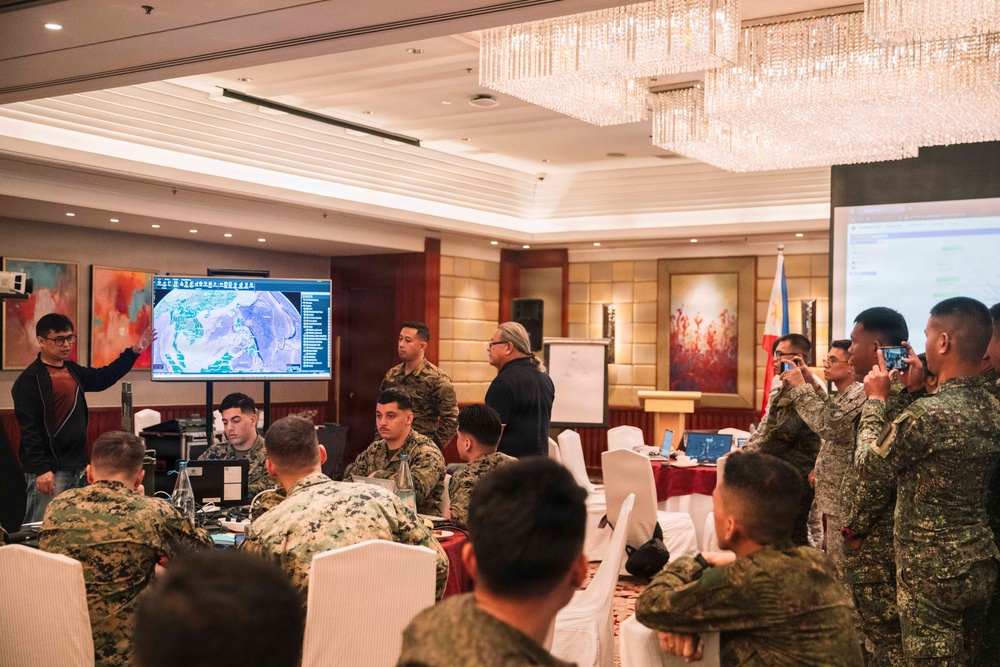 MRF-SEA Marines, Philippine Service Members conduct Joint Tactical Assault Kit Training