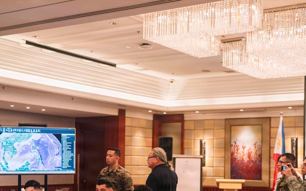 MRF-SEA Marines, Philippine Service Members conduct Joint Tactical Assault Kit Training