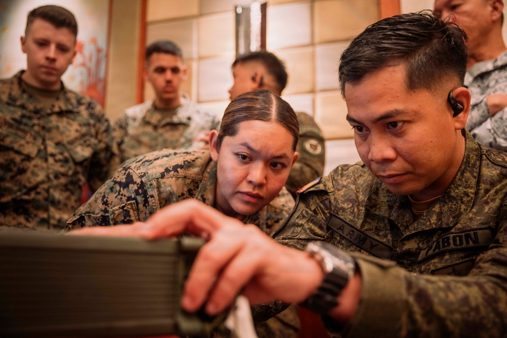 MRF-SEA Marines, Philippine Service Members conduct Joint Tactical Assault Kit Training
