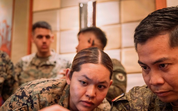 MRF-SEA Marines, Philippine Service Members conduct Joint Tactical Assault Kit Training