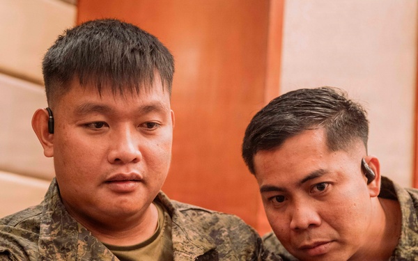 MRF-SEA Marines, Philippine Service Members conduct Joint Tactical Assault Kit Training