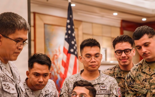 MRF-SEA Marines, Philippine Service Members conduct Joint Tactical Assault Kit Training