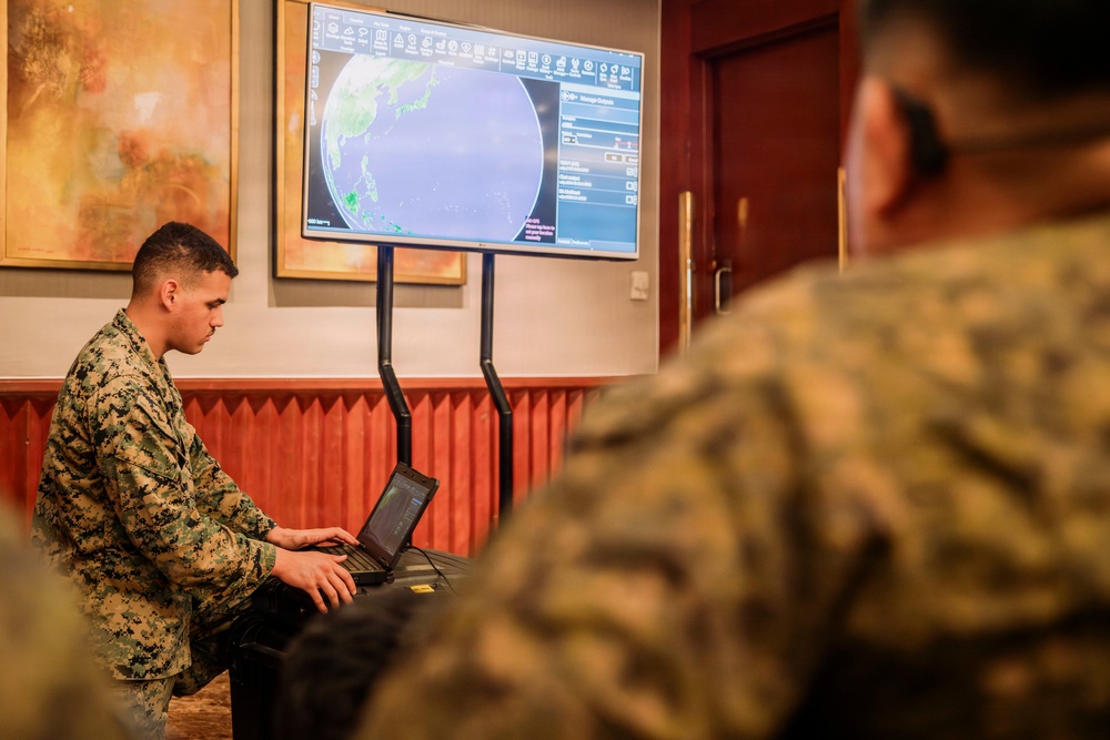 MRF-SEA Marines, Philippine Service Members conduct Joint Tactical Assault Kit Training