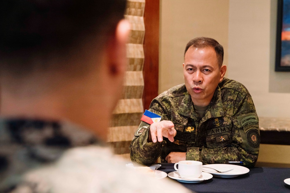 MRF-SEA Marines, Philippine Service Members conduct Joint Tactical Assault Kit Training