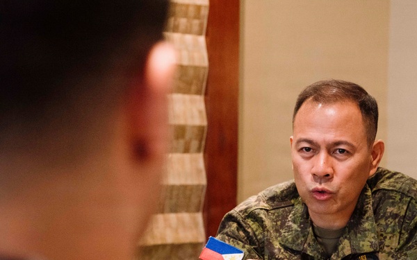 MRF-SEA Marines, Philippine Service Members conduct Joint Tactical Assault Kit Training