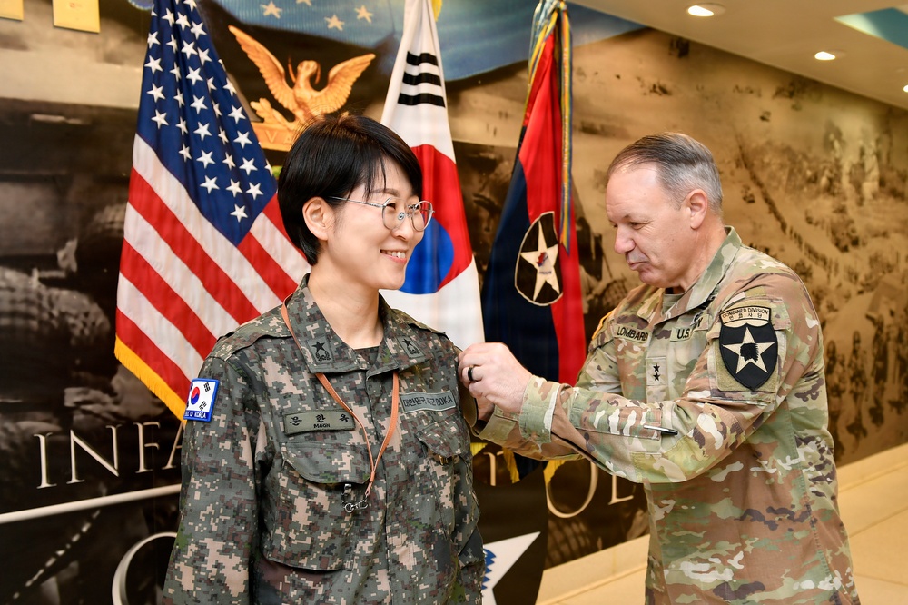 2d Infantry Division/ROK-U.S. Combined Division Commanding General of the ROK patching ceremony
