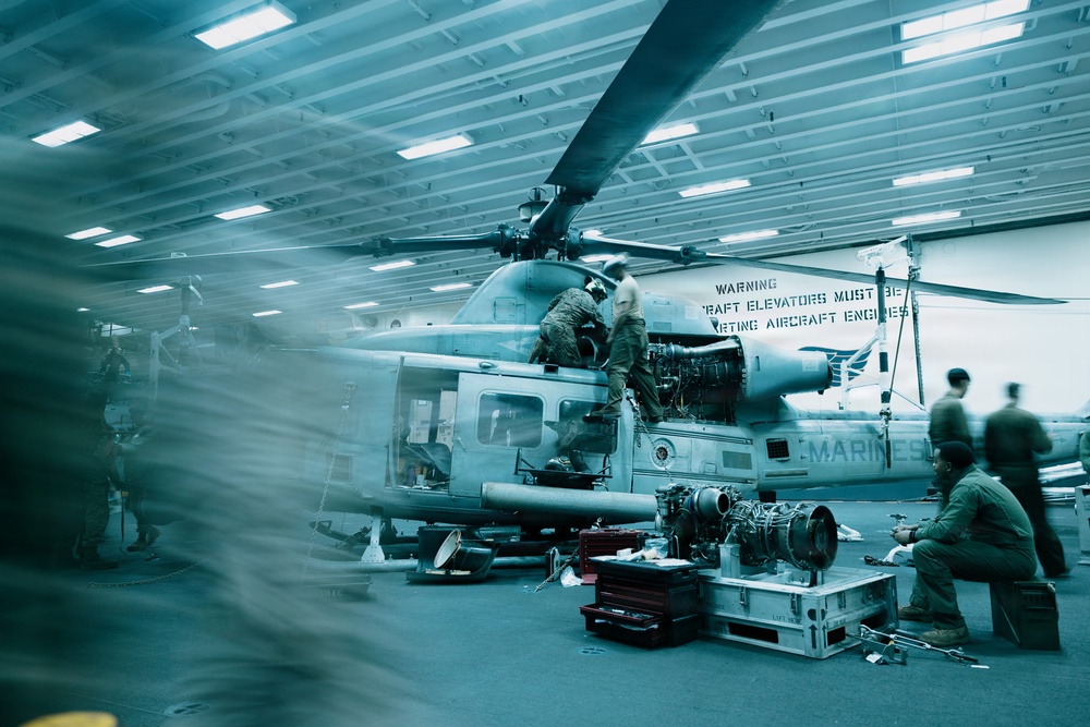 11th MEU Marines, Sailors Conduct Rotary Aircraft Maintenance