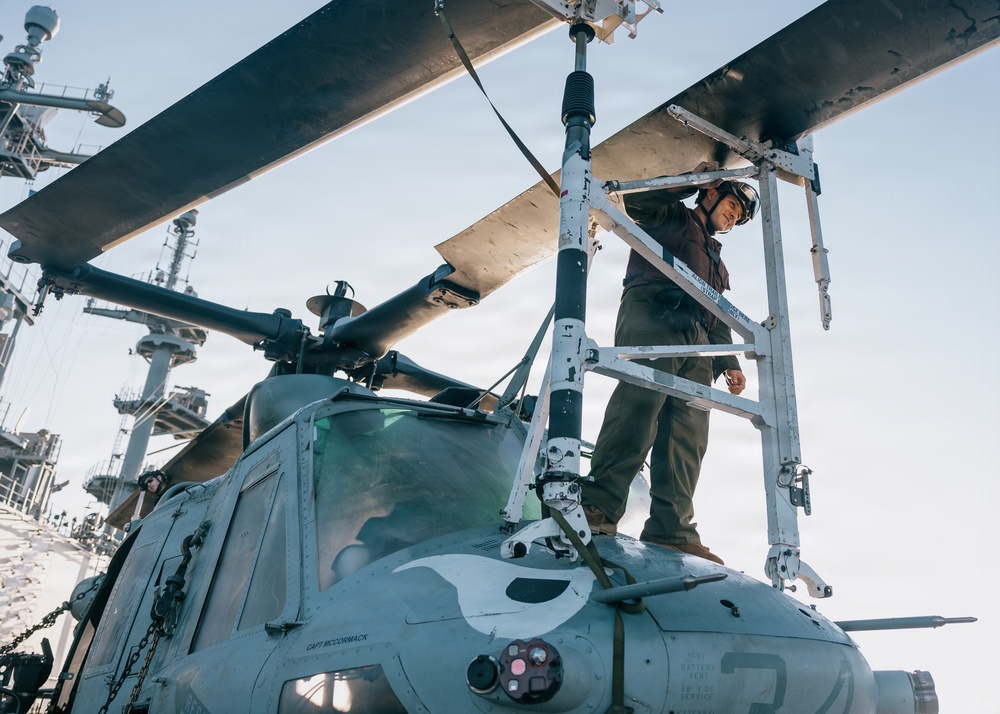 11th MEU Marines, Sailors Conduct Rotary Aircraft Maintenance