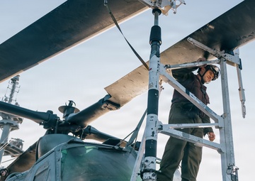 11th MEU Marines, Sailors Conduct Rotary Aircraft Maintenance