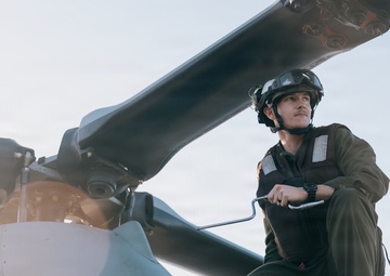 11th MEU Marines, Sailors Conduct Rotary Aircraft Maintenance