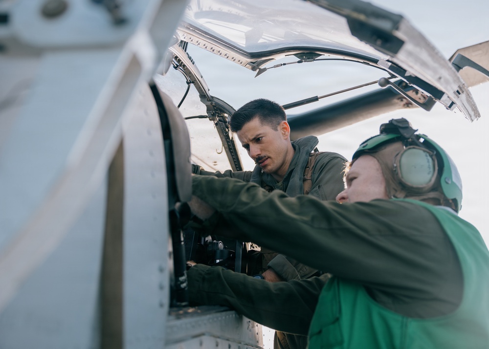 11th MEU Marines, Sailors Conduct Rotary Aircraft Maintenance