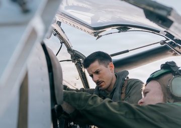 11th MEU Marines, Sailors Conduct Rotary Aircraft Maintenance