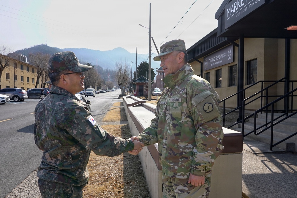 ROK Army Logistics Command commander meets 19th ESC leadership at Camp Walker